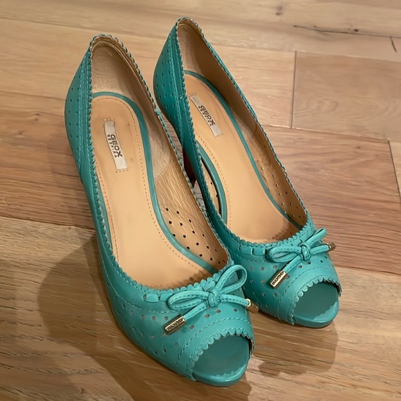 Geox Turquoise Pumps. - Picture 3 of 8